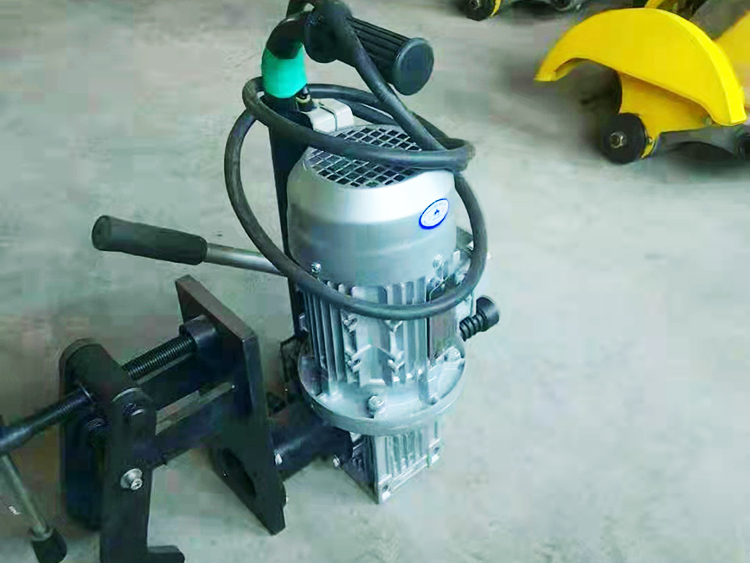 DZG-31型(xing)電動空心鋼軌鑽(zuan)孔機