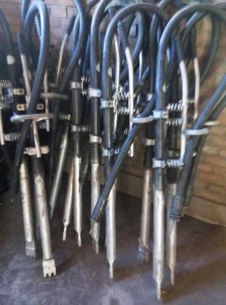 ND-4X4型一(yi)拖四内(nèi)燃軟軸(zhóu)高頻搗(dǎo)固機