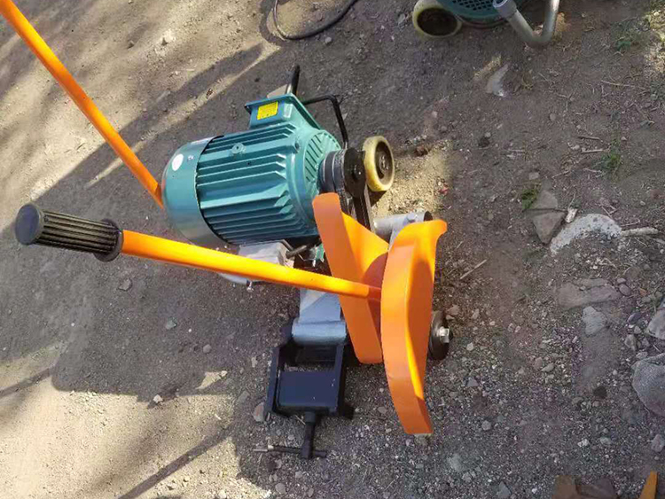 DQG-4型電(dian)動鋼軌鋸軌機(ji) 