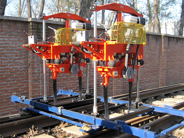 YCD-4型液(yè)壓道岔搗固(gu)機