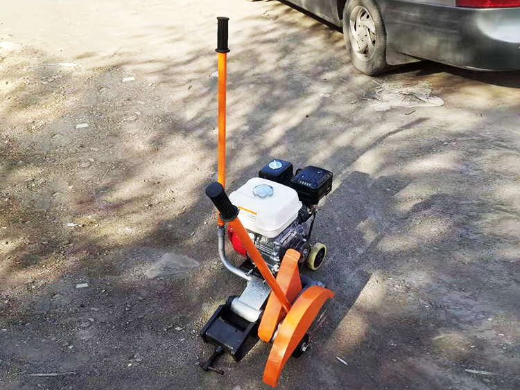 NQG-6.5II型(xíng)内燃鋼軌鋸軌機(jī) 