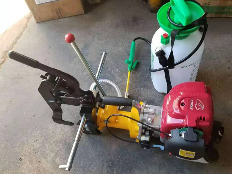 NZG-31型(xíng)内燃鋼(gāng)軌鑽孔(kong)機